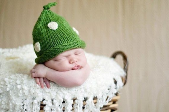 St Patricks Irish Baby Hat Newborn Infant Emerald Green Pixie POLKA DOT Hand Knit Hat Photo Prop