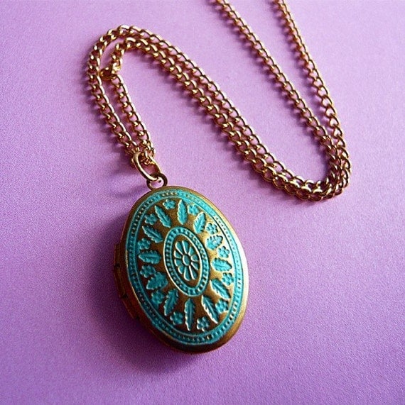 Antiqued Patina Brass Locket by MaruMaru on Etsy Antiqued Patina Brass Locket by MaruMaru on Etsy