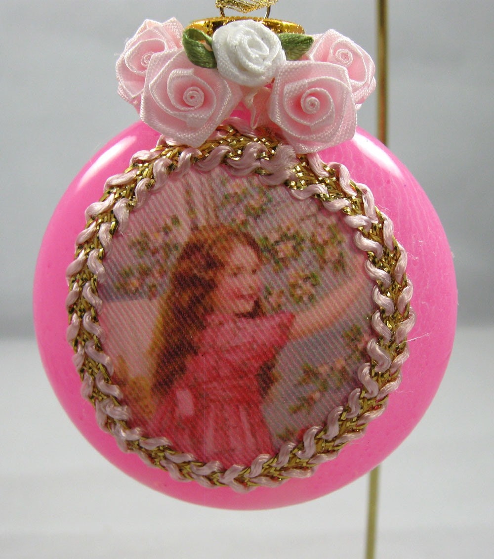 Victorian Picture on Glass Ornament 101