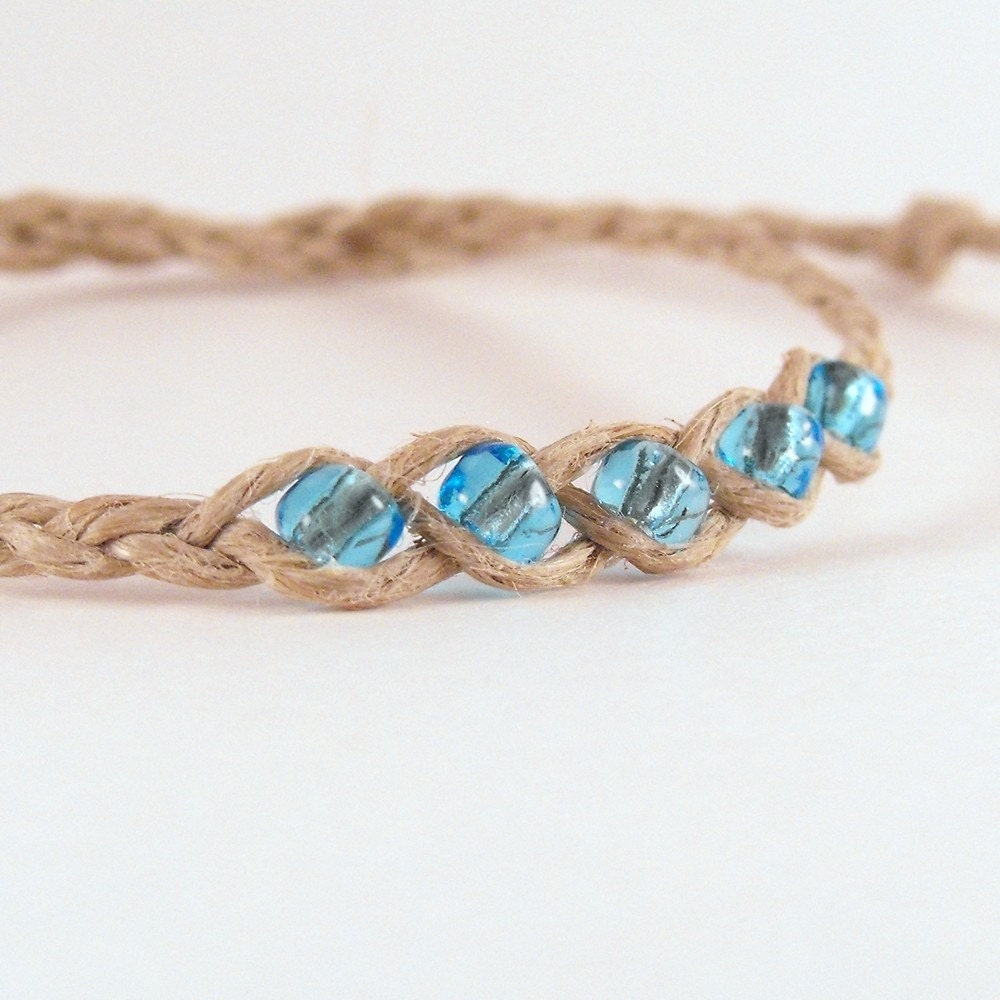 Square Knot Friendship Bracelet Tutorial - DIY & Crafts