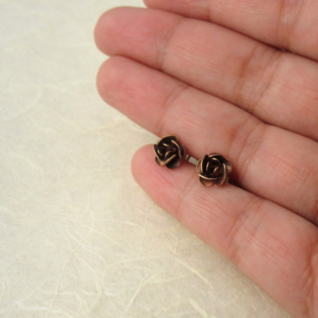 rose studs 2