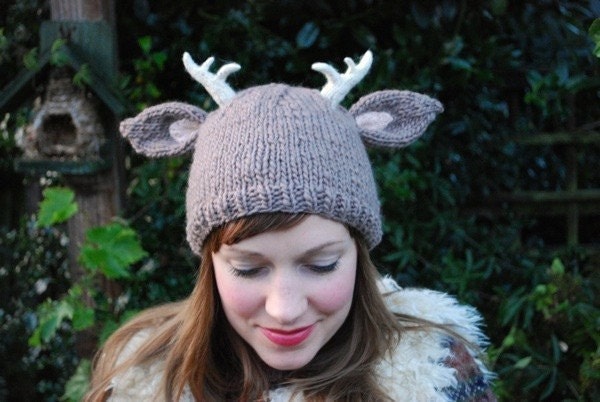 deer with little antlers hat KNITTING PATTERN