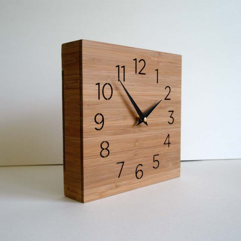 Uncomplicated - a simple modern box clock