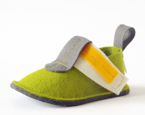 Green toddler shoes with non slip soles, girls & boys house shoes, eco friendly toddler slippers in pure wool felt