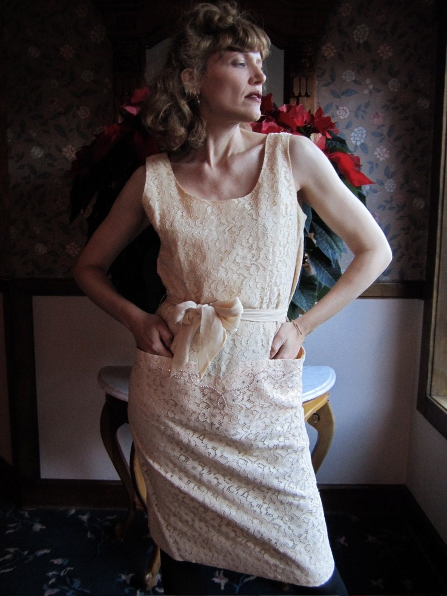 1950s Sleeveless GRACE KELLY Ivory Lace Dress