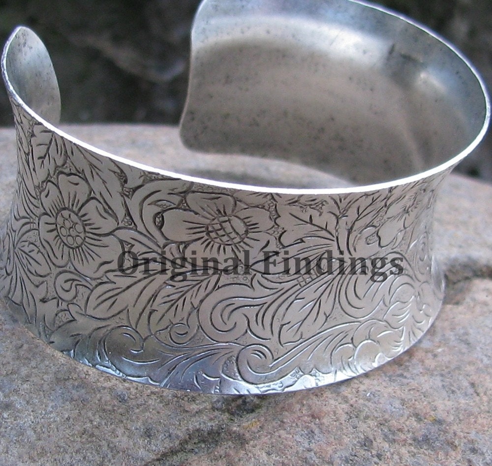 1 Antique Silver Etched Cuff Bracelet 1102