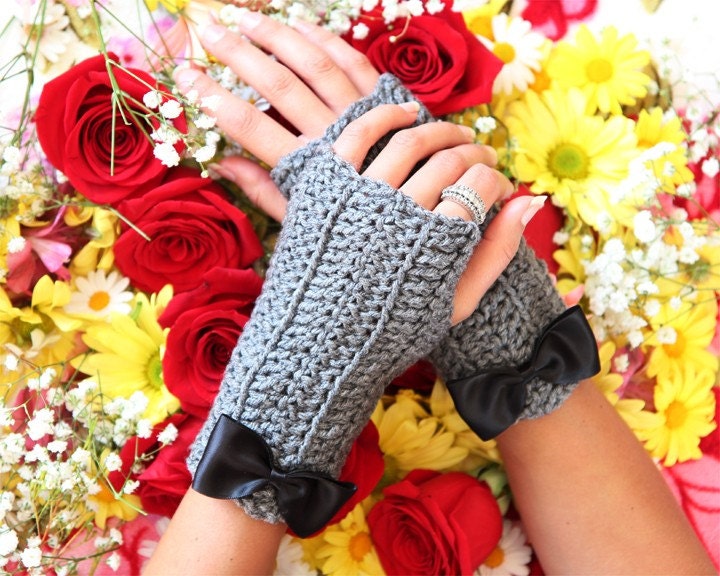 Heather Gray Fingerless Gloves with Bows