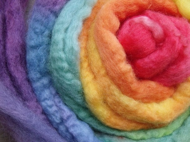 4 oz BFL Top in Rainbow
