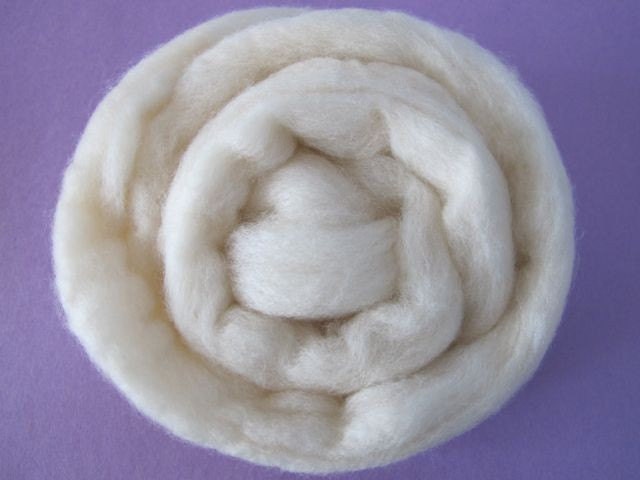 Roving Singles Skin Tones 1oz Porcelain Fair Merino (with a free sample of matching firestar)
