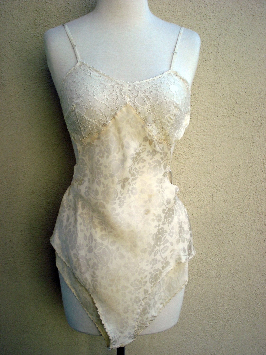1930s 40s Chemise Teddy Silk Rose pattern Lace backless