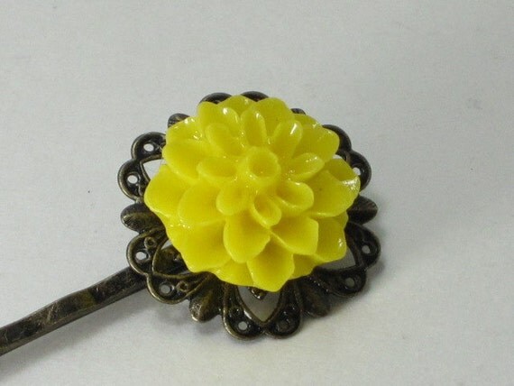 Vintage Inspired Lucite Flower Bobby Pin - 1 Piece Yellow Mum on Bronze Filigree Setting