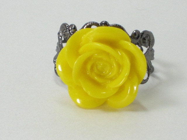 Vintage Inspired Lucite Flower Ring on Filigree Adjustable Band