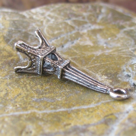 6 Antique Silver Eiffel Tower Charm Jewelry Finding 634