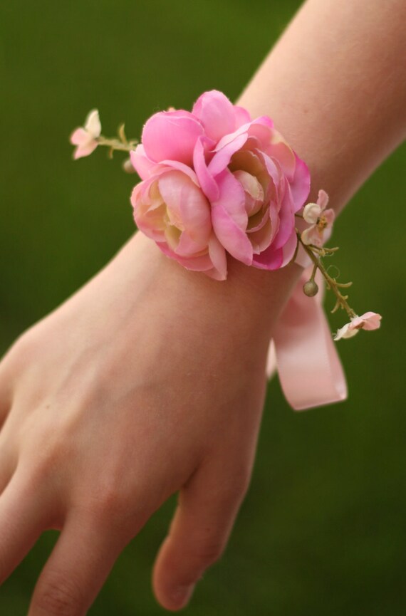   Corsage         