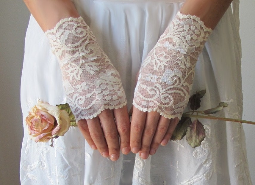 Wedding Gloves, IVORY, lace wedding accessory, fingerless gloves, bridal accessory