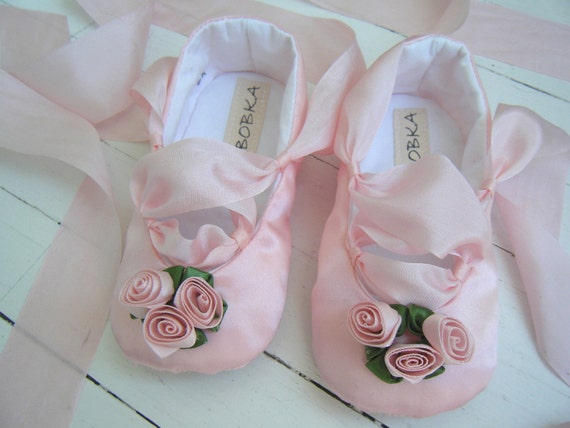 Розового атласа и розовых роз Классический балет обуви для вашего ребенка девушка