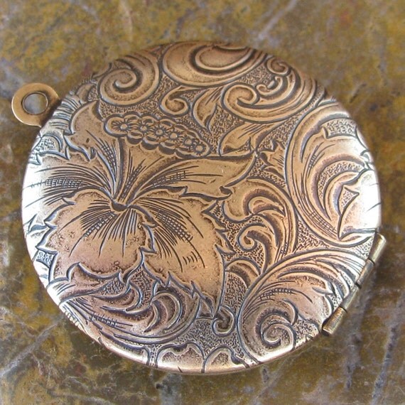Locket Pendant  Antiqued Brass Color Twilight Renesmee Cullen locket - 1 Piece -  989