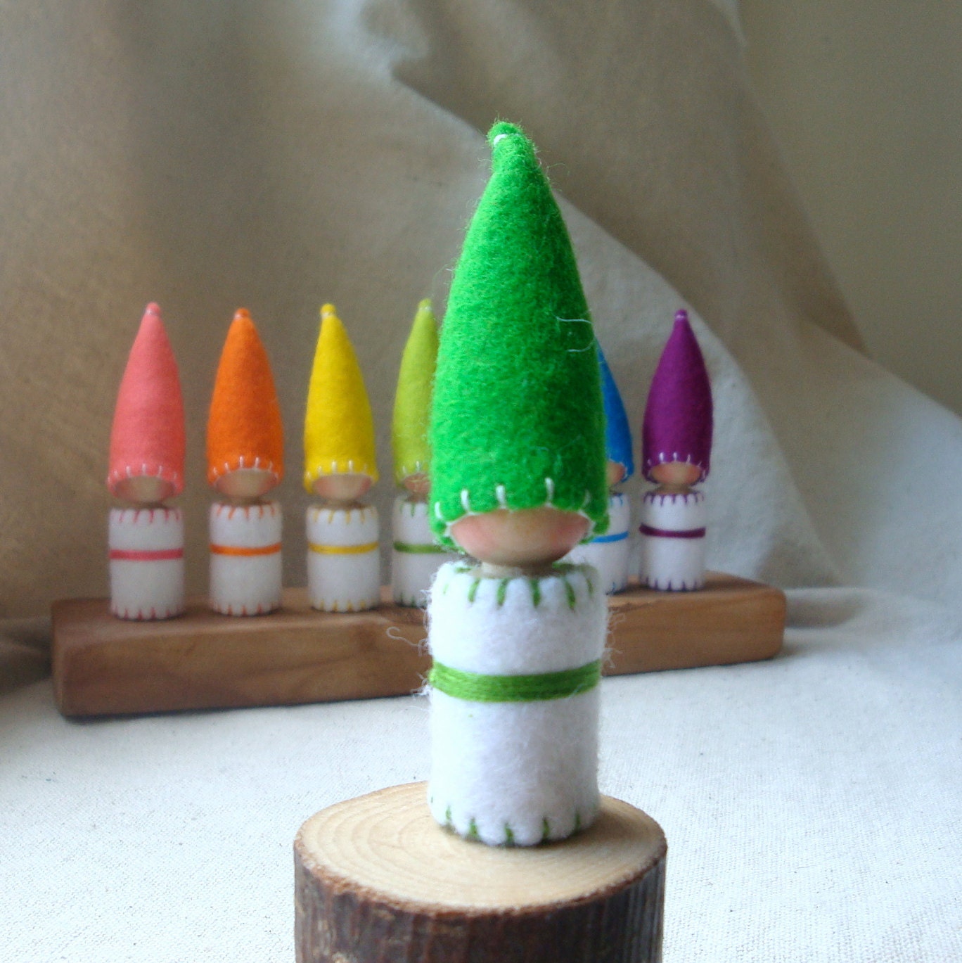 ECOgNOMIE Gnome in Bright Grass Green - Painting Pixie