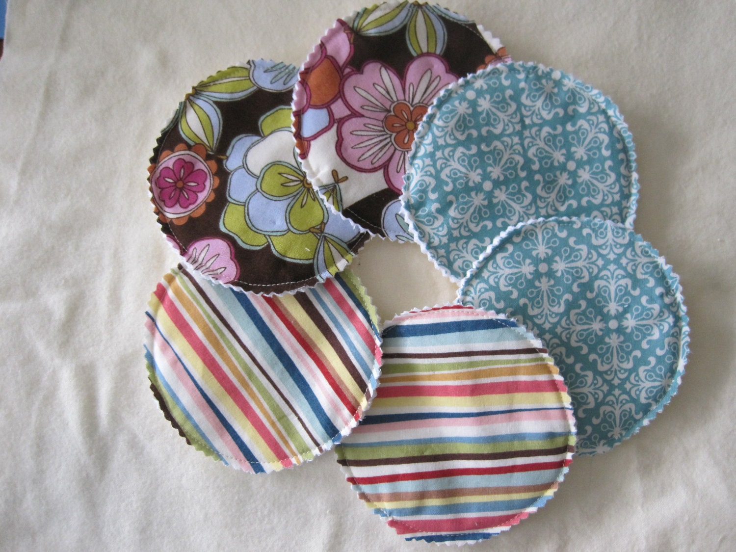 6 Washable and reusable nursing pads