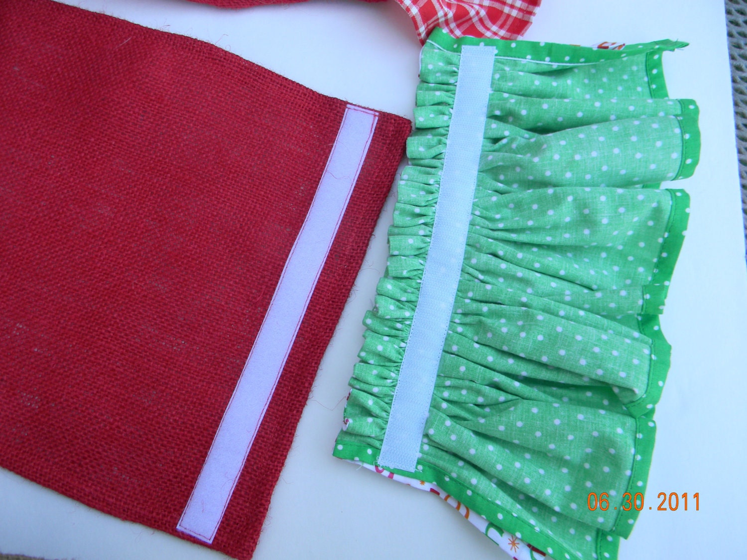 Christmas Burlap Table Runner with Interchangeable Ruffles