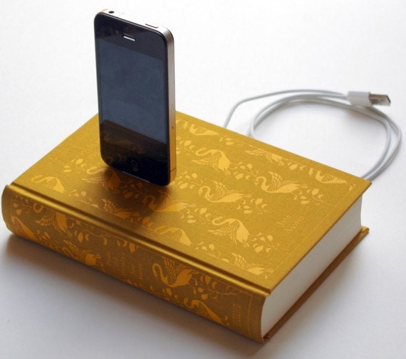 Pride & Prejudice iPhone and iPod Clothbound Book Charging Dock -- Jane Austen