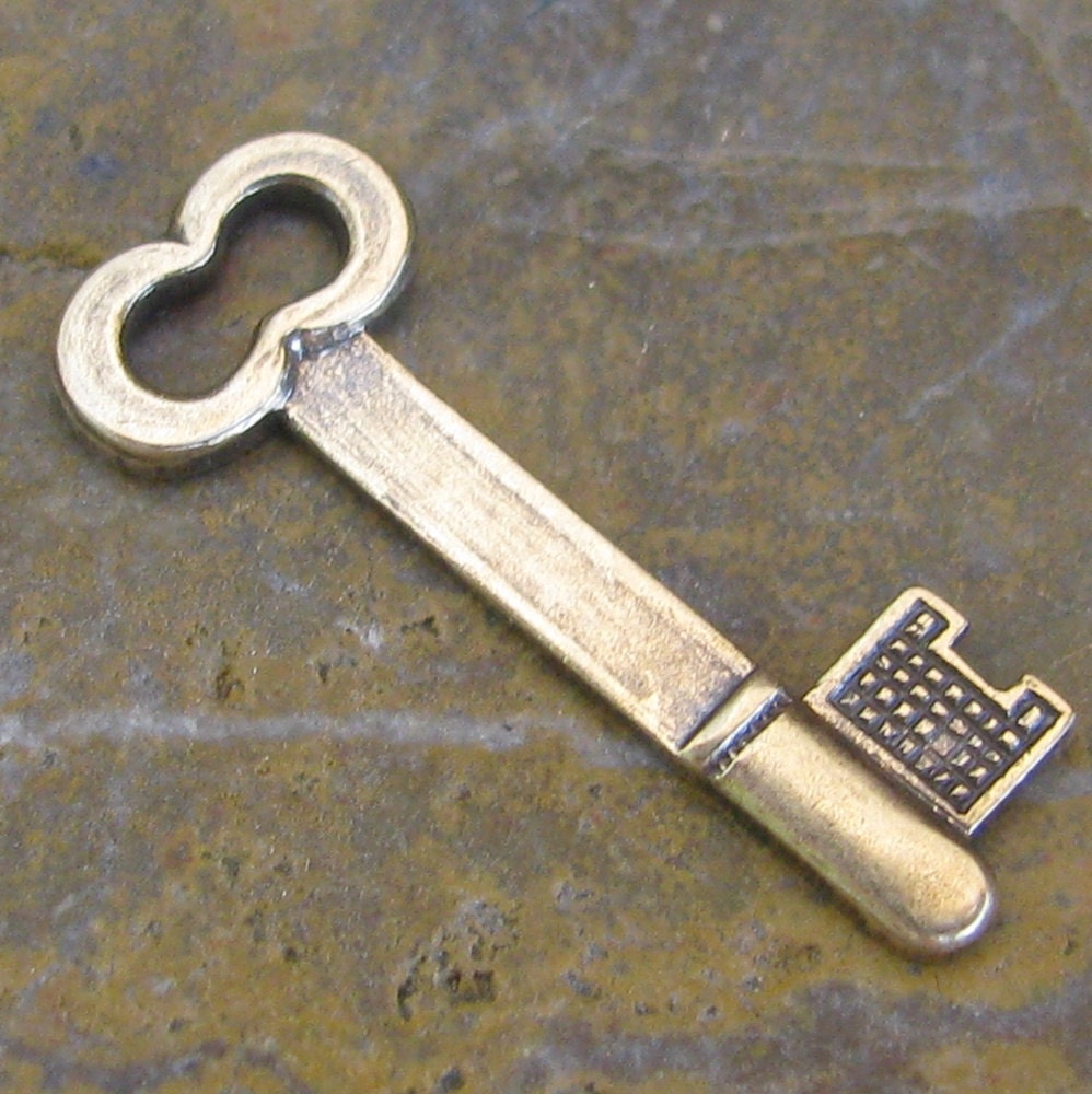 6 Antique Brass Small Victorian Key Charm Jewelry Finding 1302