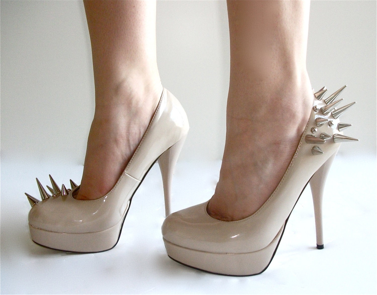 Asymmetrical Spiked Patent Leather Pumps - Nude