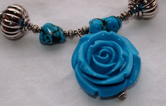 Blue Resin Flower & Magnesite Necklace
