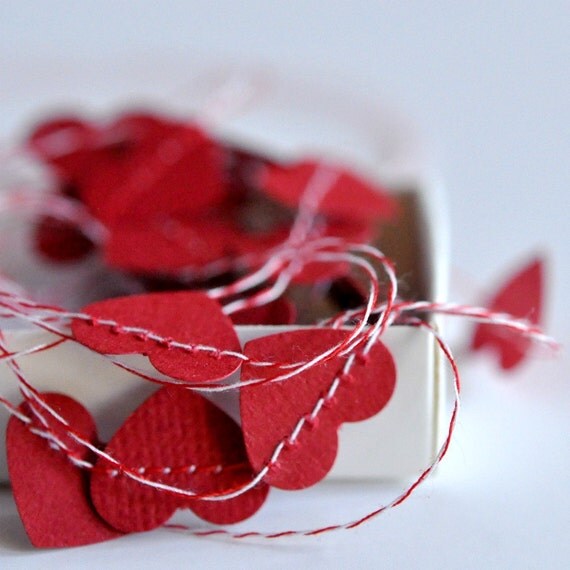 Tiny Paper Garland in a Box Hearts Red