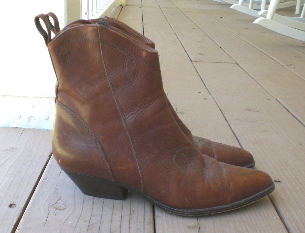 Vintage VERO CUOIO Brown Leather Ankle Boots Women's Size 7 1/2, Made in Italy .. A Treasury Item