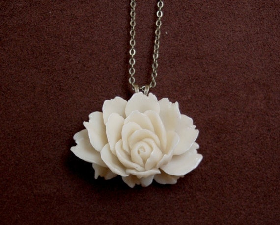Vintage Inspired Cream/Ivory Rose Cab Pendant Necklace