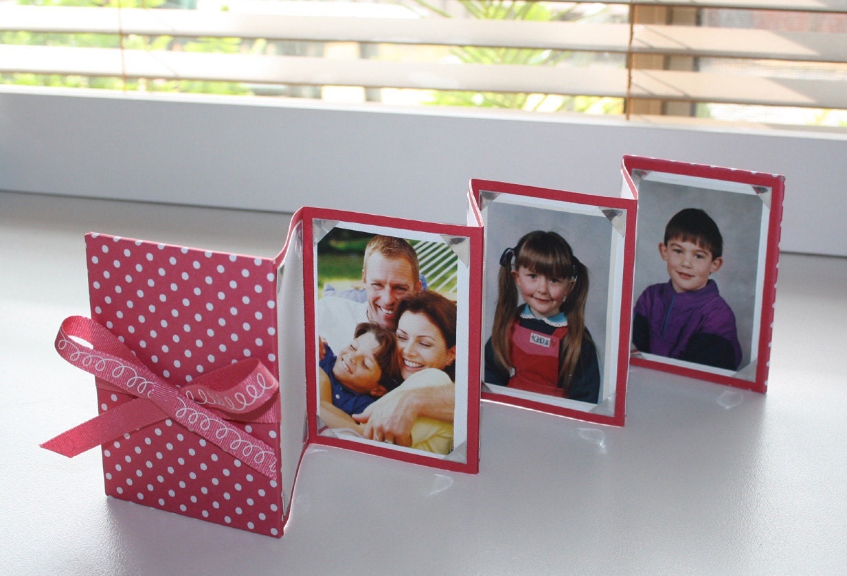 BRAG Book  - Photo album -  Accordion - Mini wallet size  - Hot pink with white polka dots