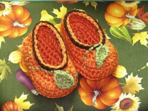 Size: Newborn / Pumpkin Baby Booties