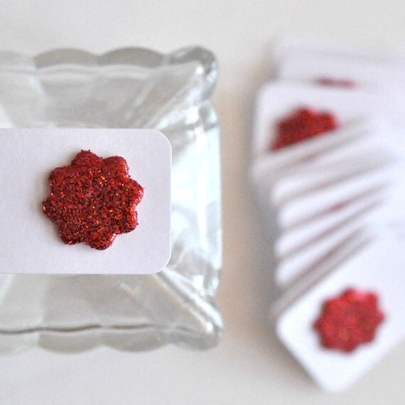 12 Red Glitter Sunburst Mini Tags Threaded White