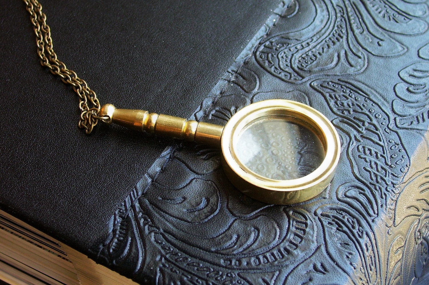 Magnify pendant necklace with mini magnifying glass.