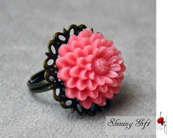 Vintage Style Finished Pink Resin Flower Ring