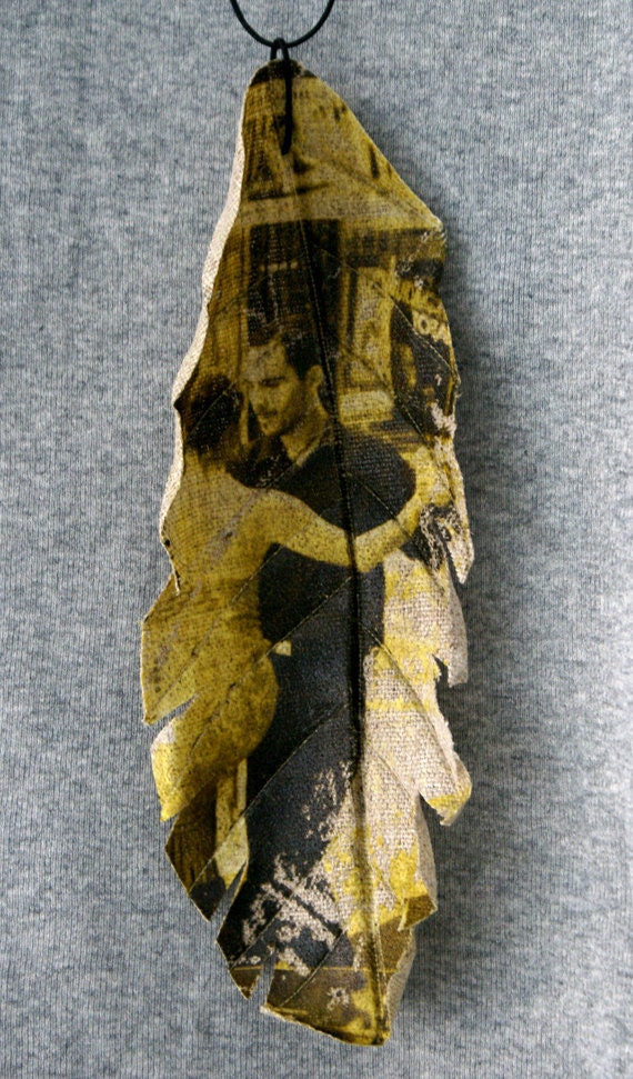Necklace with yellow linen leaf pendant printed with photograph 'Tango'