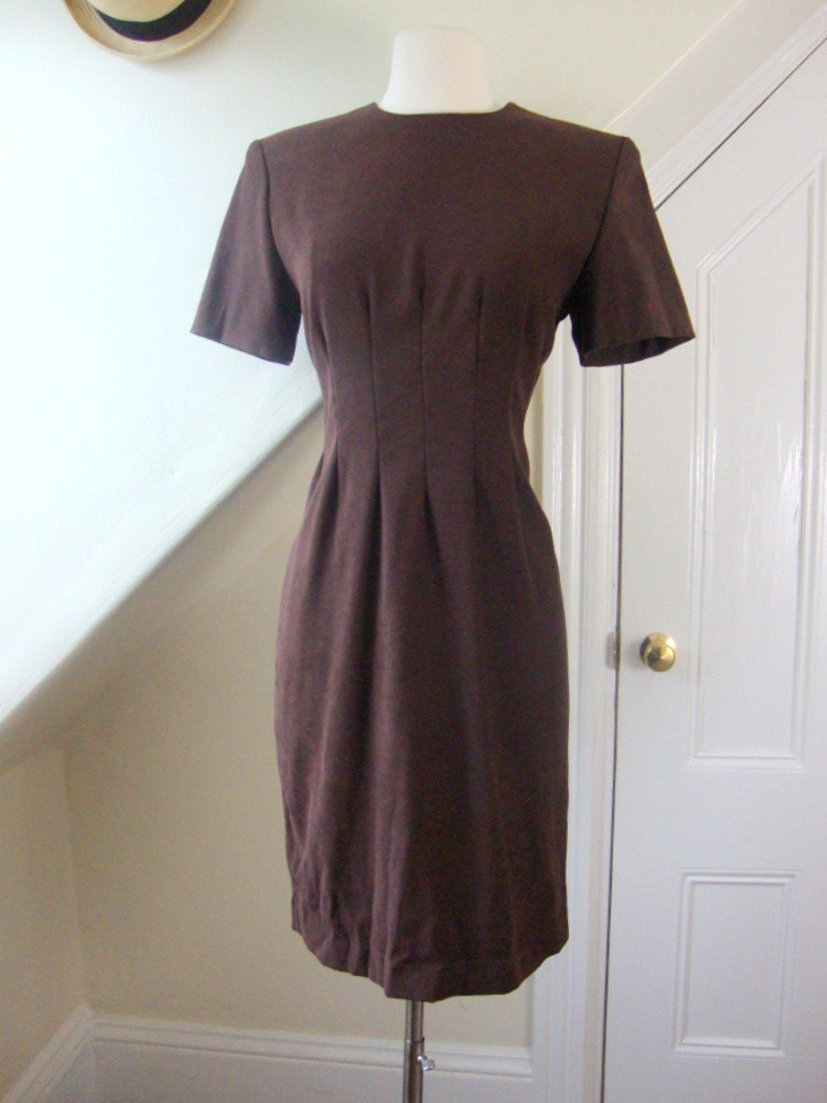 brown wiggle dress with pleated waist / 1980s / m