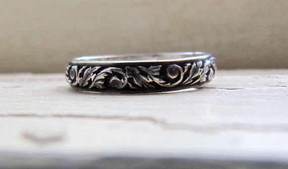 Dark Silver Pattern Band - Fern Leaf Ring