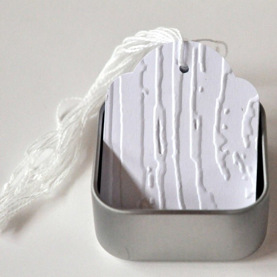 10 Embossed Woodgrain Large Tags Threaded White