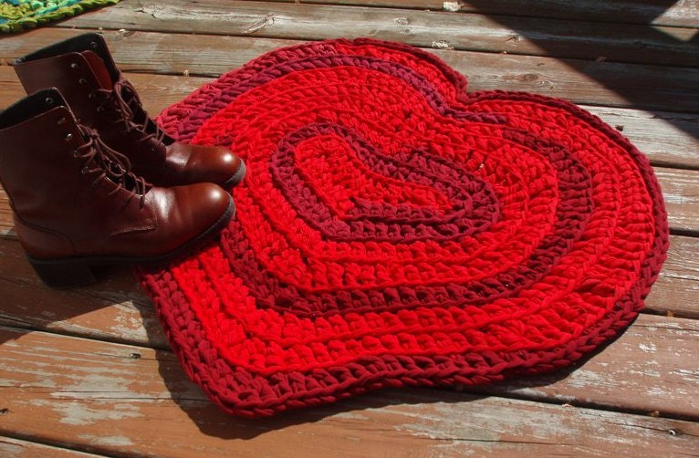 Red Heart crocheted upcycled rag rug for Valentine's Day -ooak