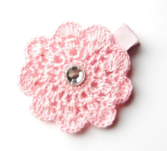 Crochet Flower for hair clip or brooch - http://www.Crafts4YouTo