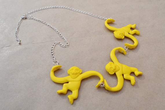 Barrel of Monkeys Chain Necklace - Red Blue or Yellow