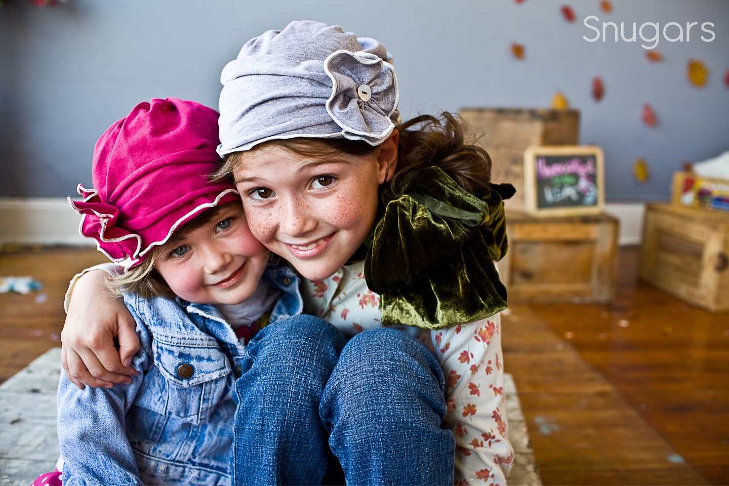 стильный шляпу Шоппинг в серой или цвета фуксии - Snugars шляпка для дам осень / зима 2011