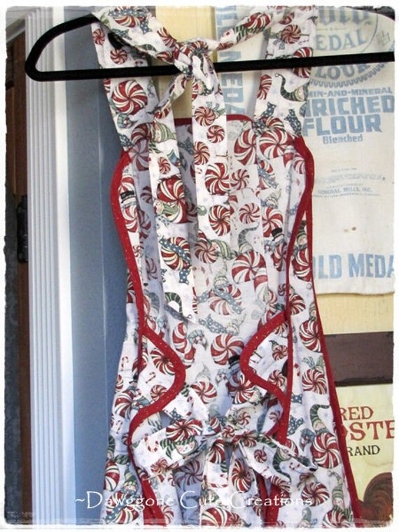 Snow 'n' Peppermint Vintage Style Apron - Medium