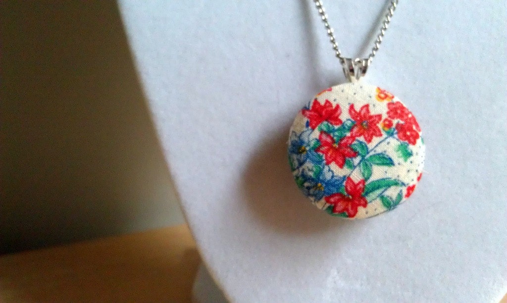 Fabric-Covered Button Necklace- Star Flowers- Made with Vintage Fabric