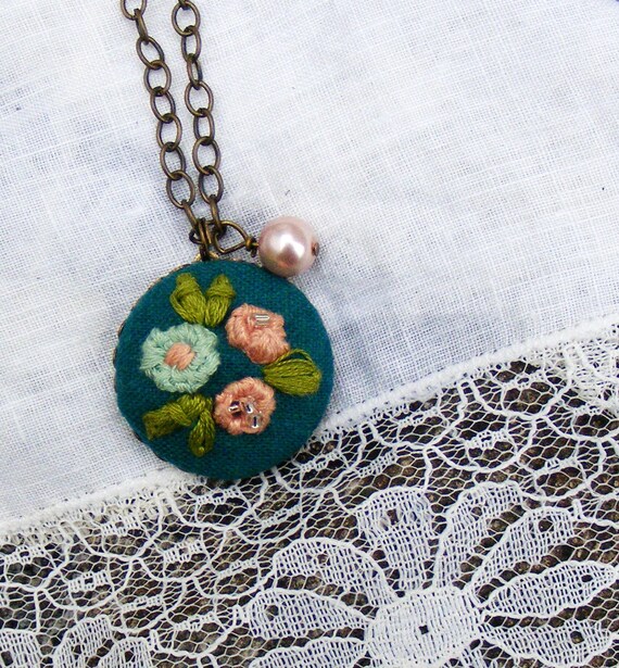03 The Ingrid: embroidered pendant with flowers on turquoise background and pearl