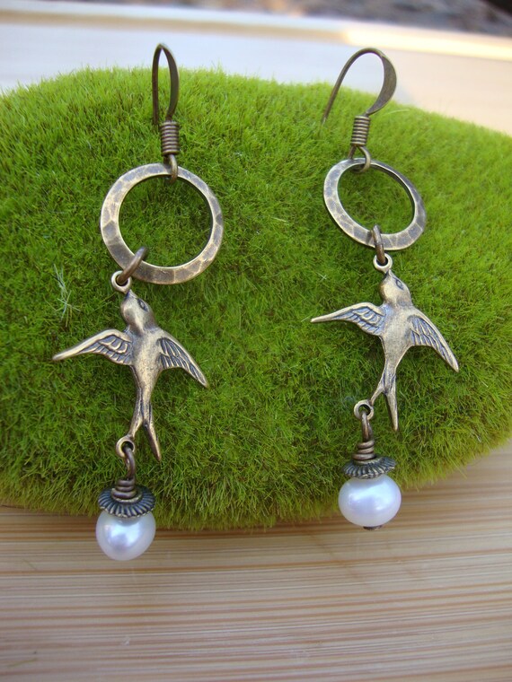 Pearl Birds Of A Feather Earrings Preview 1