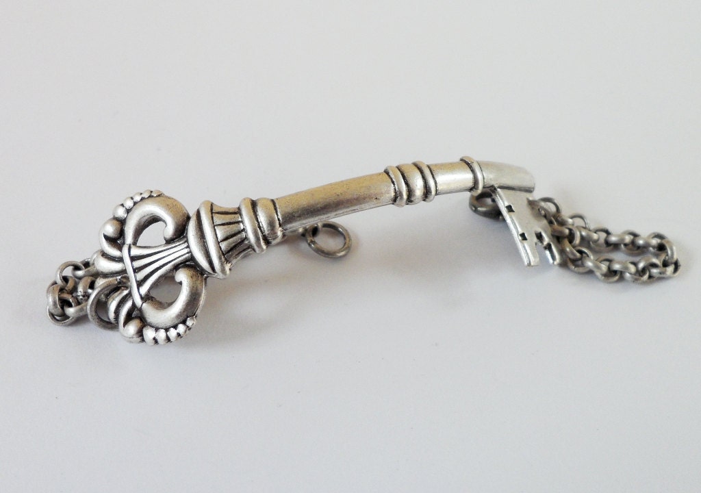 Steampunk Skeleton Key Bracelet- Silver Ox Bracelet- Alice in Wonderland Inspired