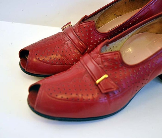 Vintage 30's 40's Red Peeptoe Perforated Buckle Shoes